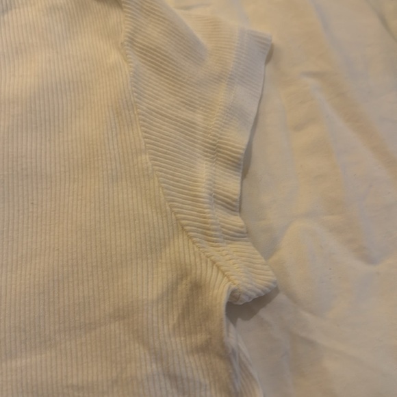 Brandy Melville crewneck ribbed cropped T - Picture 4 of 5